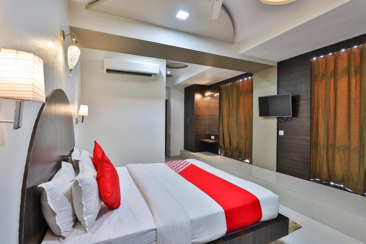 Collection O 7557 Hotel Shiv Kunj Exotica Naroda Exteriér fotografie