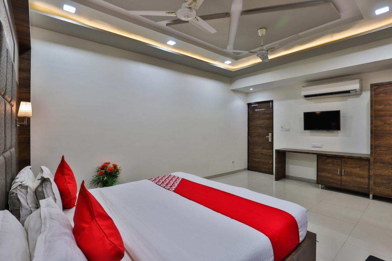 Collection O 7557 Hotel Shiv Kunj Exotica Naroda Exteriér fotografie
