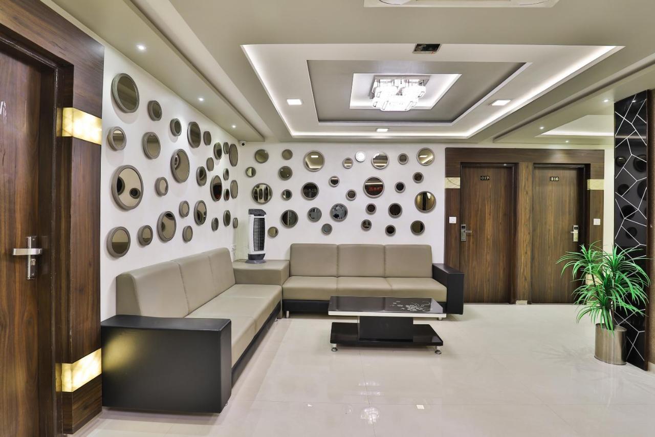 Collection O 7557 Hotel Shiv Kunj Exotica Naroda Exteriér fotografie