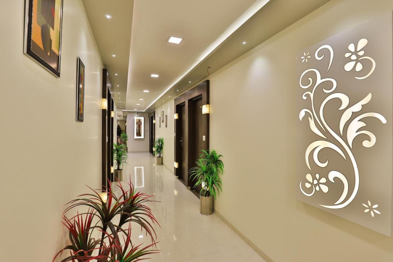Collection O 7557 Hotel Shiv Kunj Exotica Naroda Exteriér fotografie