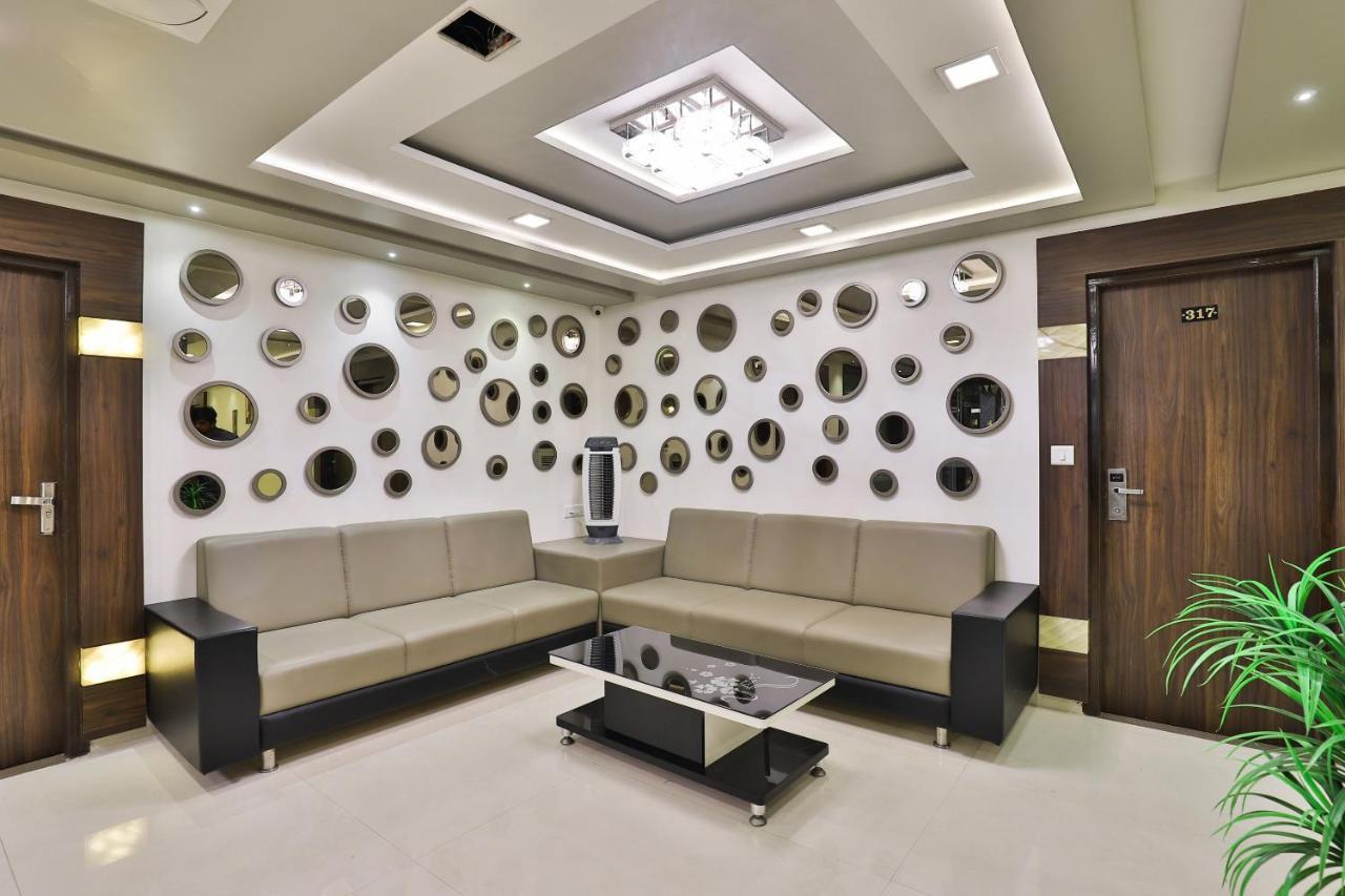 Collection O 7557 Hotel Shiv Kunj Exotica Naroda Exteriér fotografie